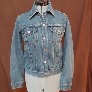 Levi's vintage denim trucker jacket snaps up! EUC…